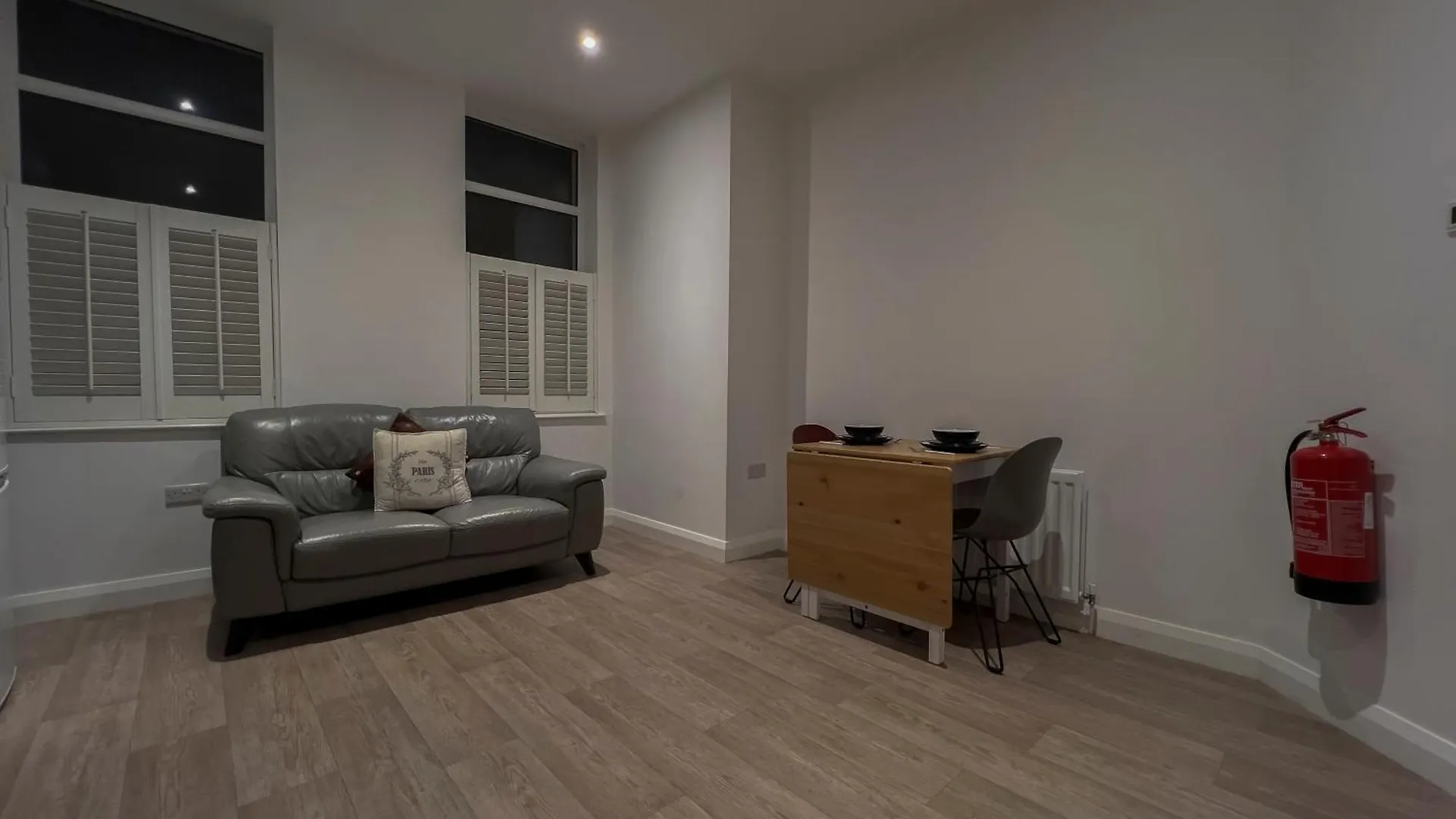 Boutique Belfast Apartment For 2 0*,